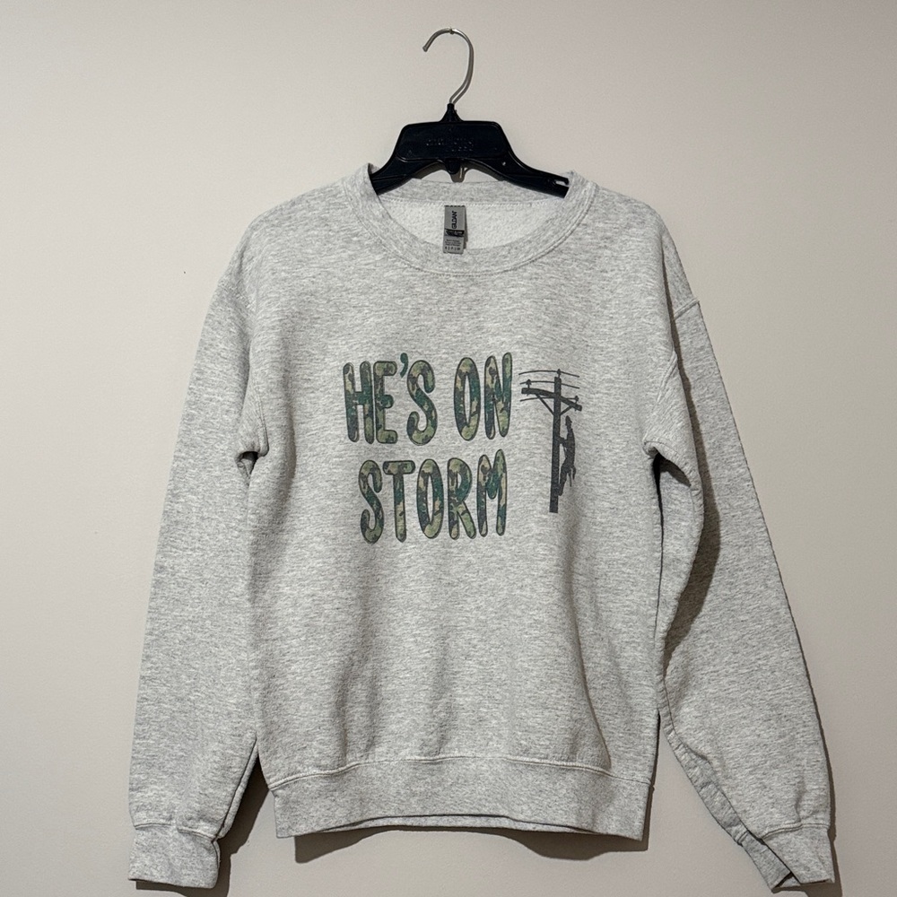 Gildan Gray Crew Neck Sweater